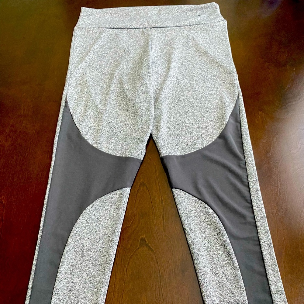 ⚜️ Series 8 Fitness - NWOT 7/8 LENGTH LEGGINGS
